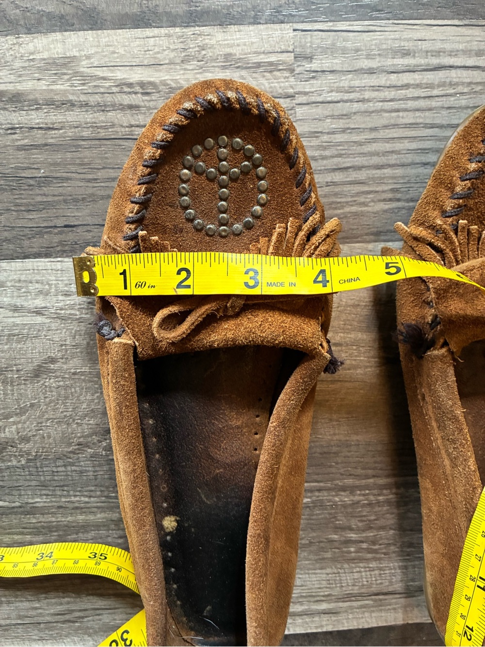 Minnetonka Brown Suede Kilty Studded Peace Sign Fringe Moccasin SZ 7 - Picture 11 of 13